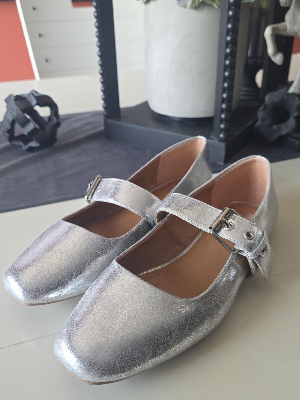 Dolce Vita Size 9 Metallic Silver Mary Jane Flats with Buckle